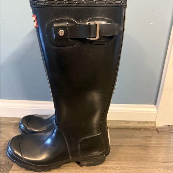 Hunter Classic Black Waterproof Boots - Picture 2 of 9